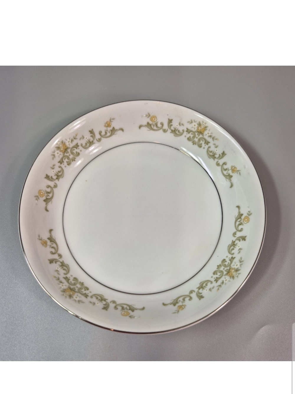 Towne House Fine China Japan One  Bowl 7" ⁶/⁸ White  Silver Rim Pre Loved.   ¹